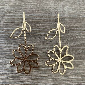 Flower drop earrings M128